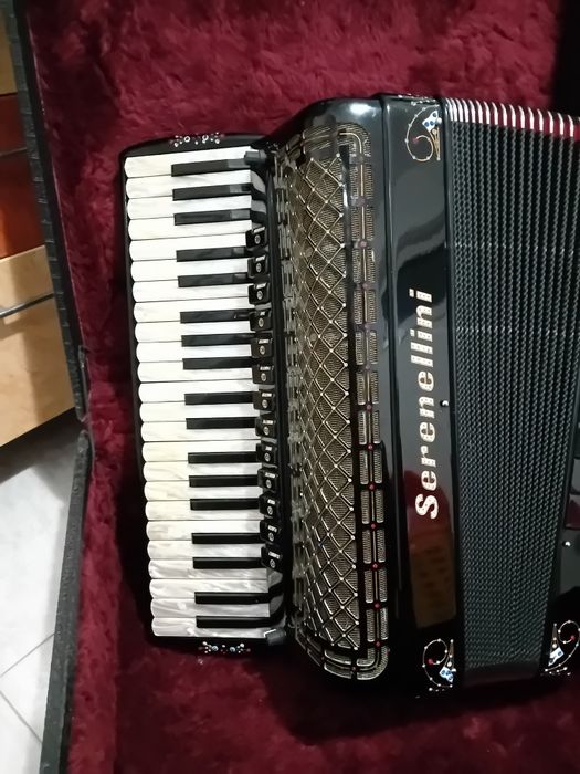 Vind acordeon Sereneli in stare foarte bună