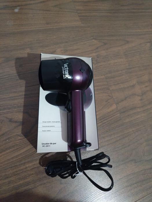 Uscător de păr Nou