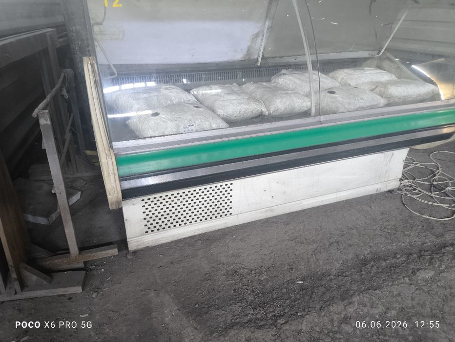Продам витринный холодильник
