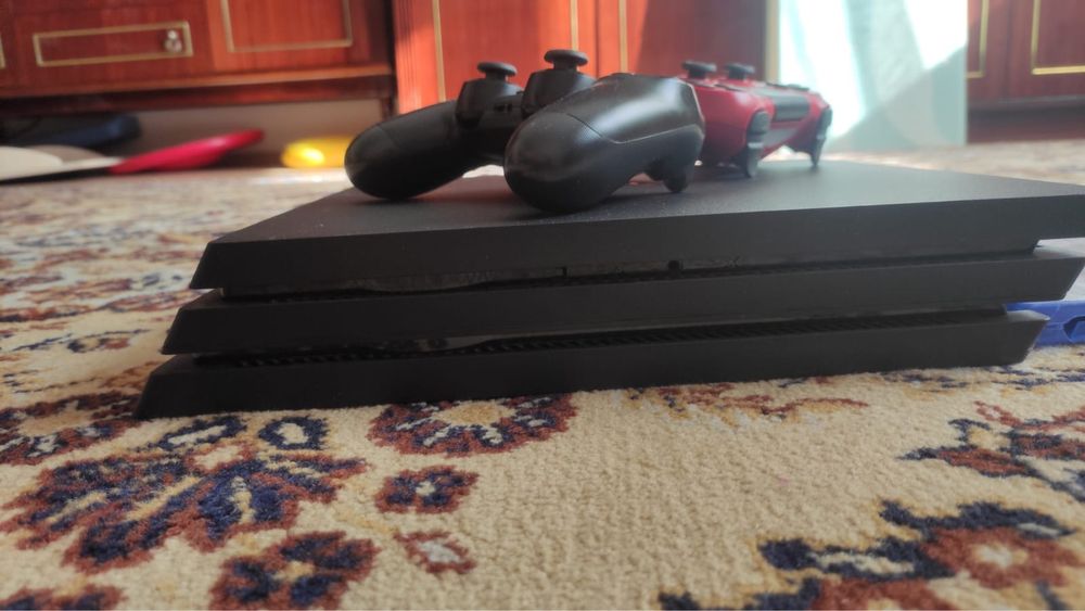 Продам PS 4 pro 1TB