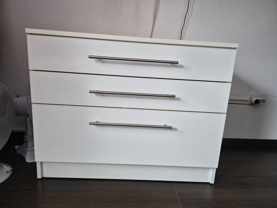 Comoda alba cu sertare