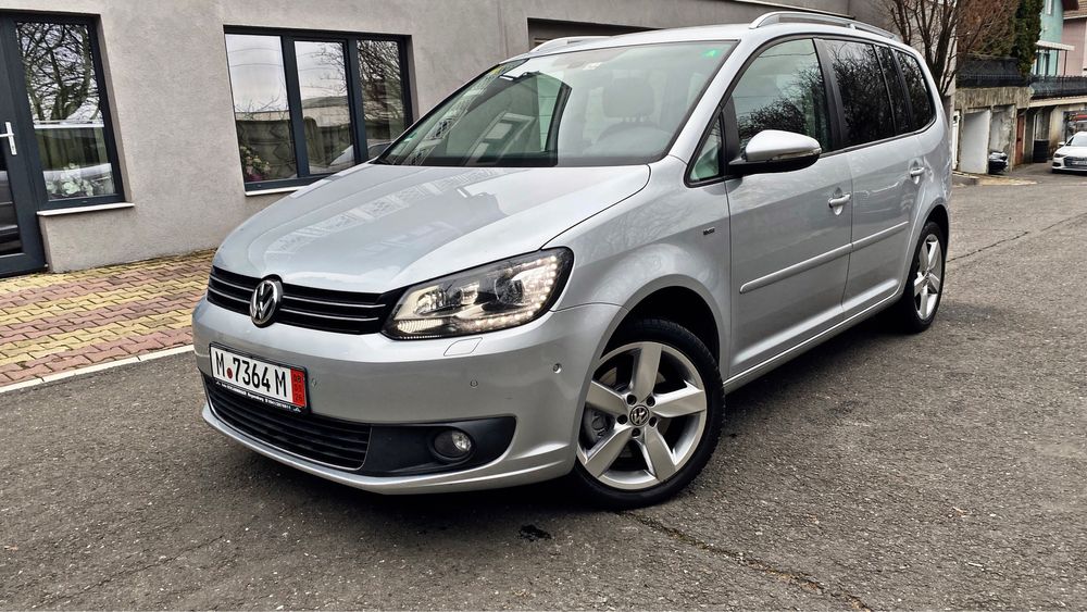 Vand VW Touran 06.2015 2.0tdi 140cp Model CUP bixenon navi inc scaune