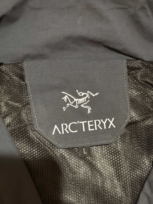 Jacheta de vant Arcteryx noua