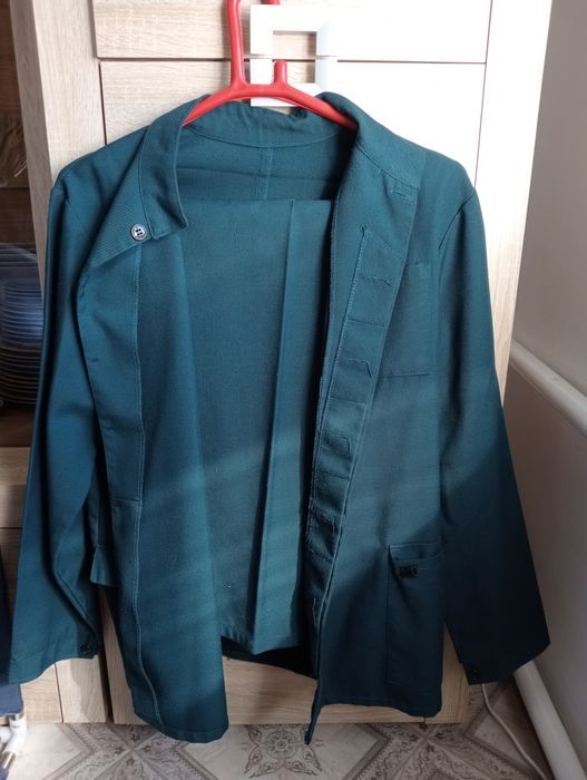 Мужские костюмы.