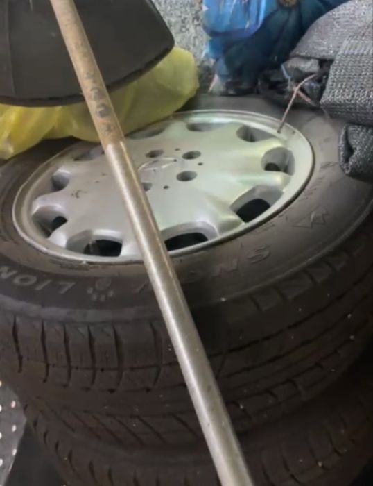 Продам резину р 16 с дисками зимнию