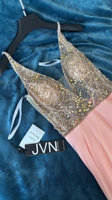 Платье бренда JVN by Jovani