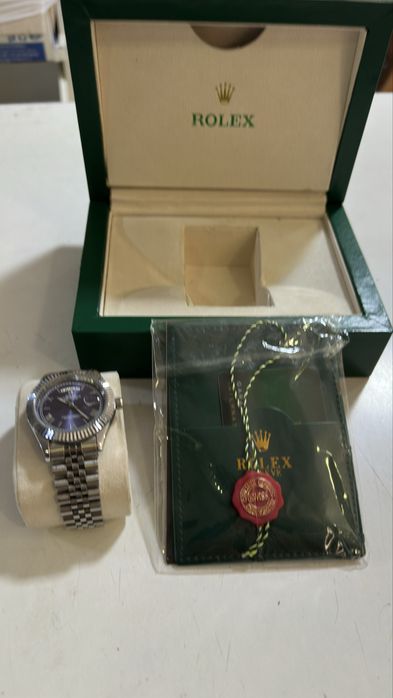 Soat rolex date just yaxshi holatda mexanizmi batareyka kun hafta bor