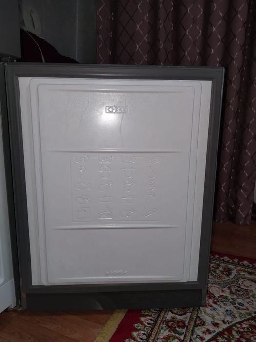 Продам Indesit холодильник