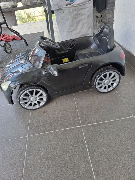 Vând mașinuță electrica
