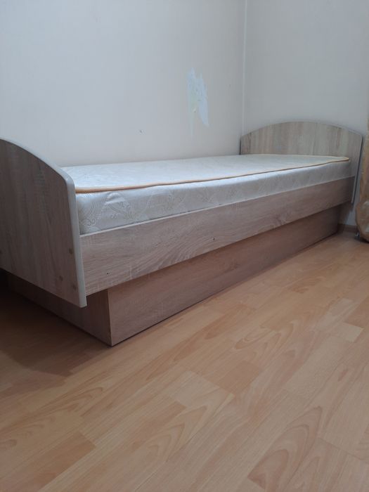 Продам кровать с матрасом