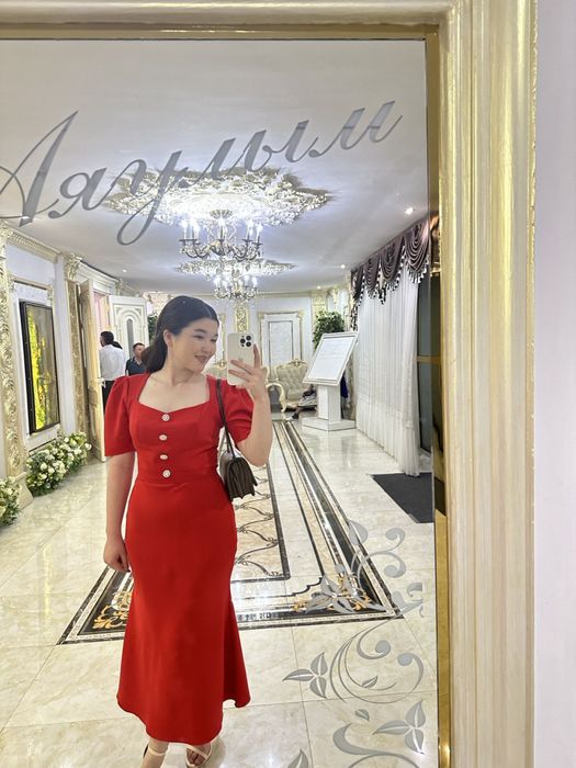 Тойға, жиындарға арналған көйлек сатылады. Жеңіл, ыңғайлы.