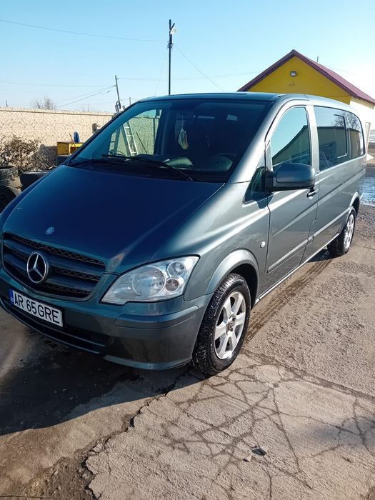 Inchiriez microbus 8+1 locuri Mercedes Vito