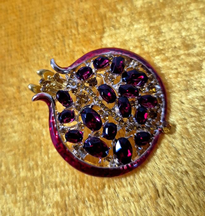 Броши подарочные изысканные: гранат и цветок