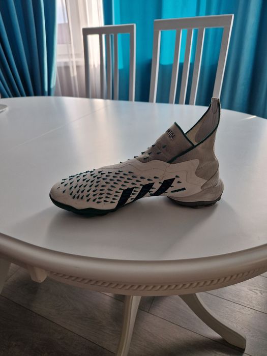 Бутсы предаторы футбольные