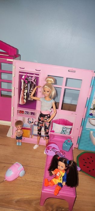 Продам дом складной для кукол формате Барби