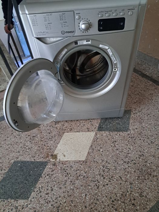 Пералня Indesit цяла за части