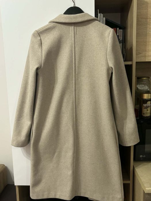 Бежово палто Zara S размер