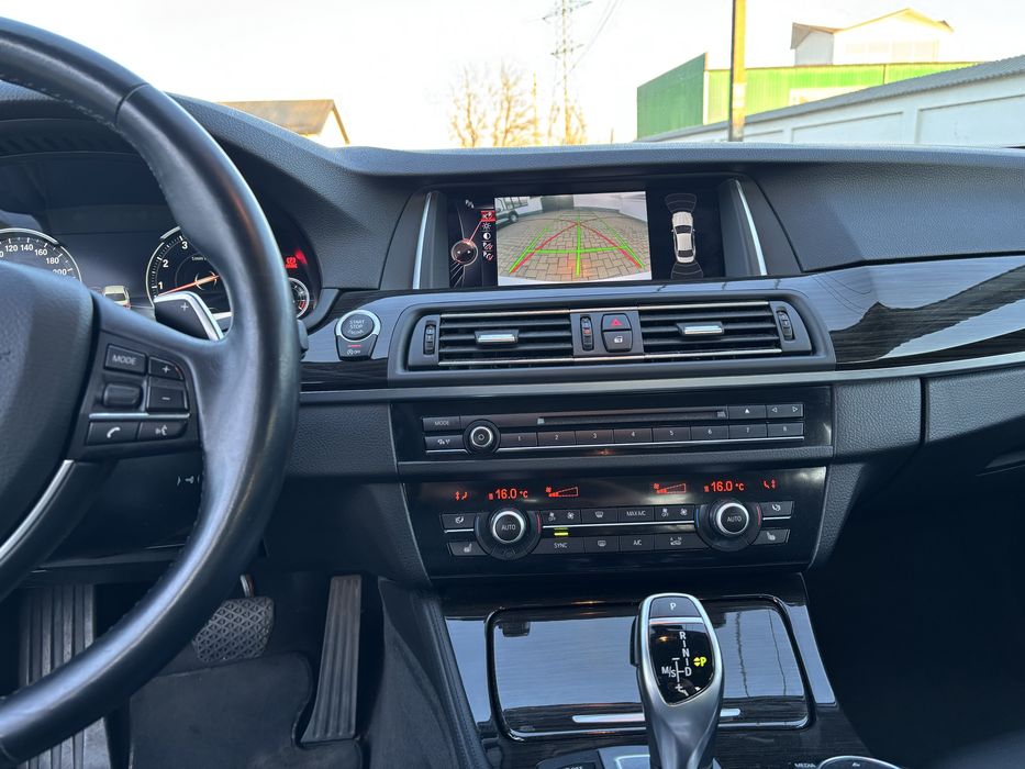 BMW F 10 . 528 i 2.0 Benzina fab 2014 , 4 butoane