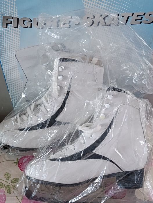 Фигурные коньки новые 39-р