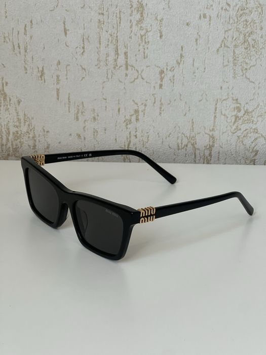 Miu Miu  дамски слънчеви очила
