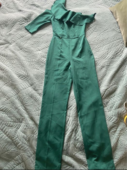 Salopeta eleganta, cu volan la decolteu, Poema, marimea 34