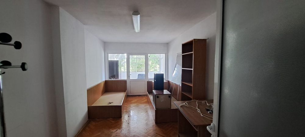 Spatiu de inchiriat 200 mp P+1 + curte 700 mp - Sos Alexandriei / Antiaeriana / Buc-Magurele (Clinica AIS) - 1760 euro