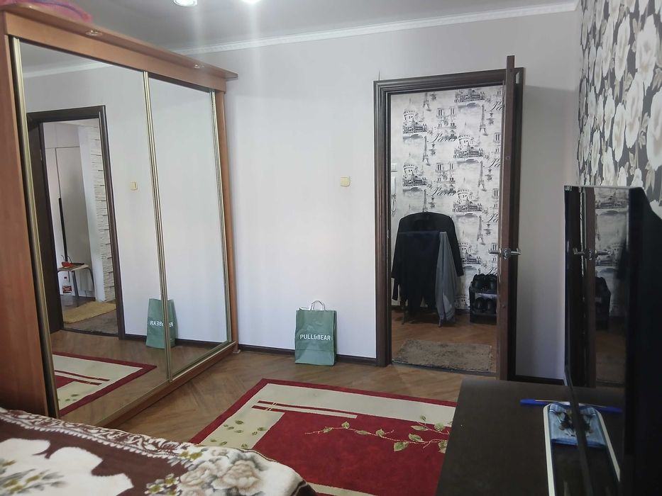 Строитель Напротив Алтындар