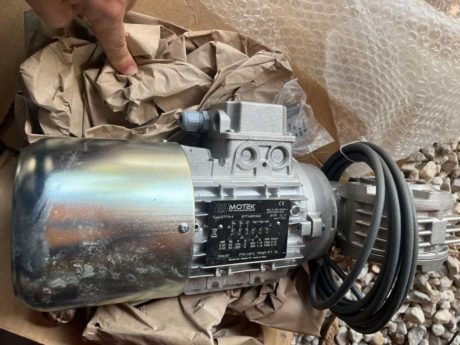 MOTEK ET71b-4 Трифазен 4 полюсен електромотор 0,37кВ 1380rpm НОВ