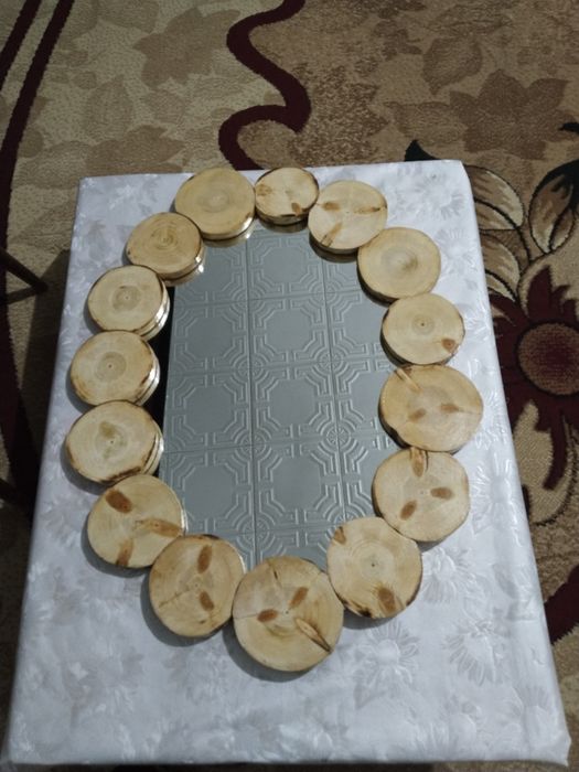 Зеркало в рамке со спила