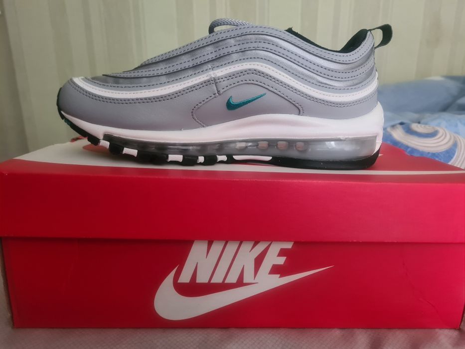 Продаю Nike Air max