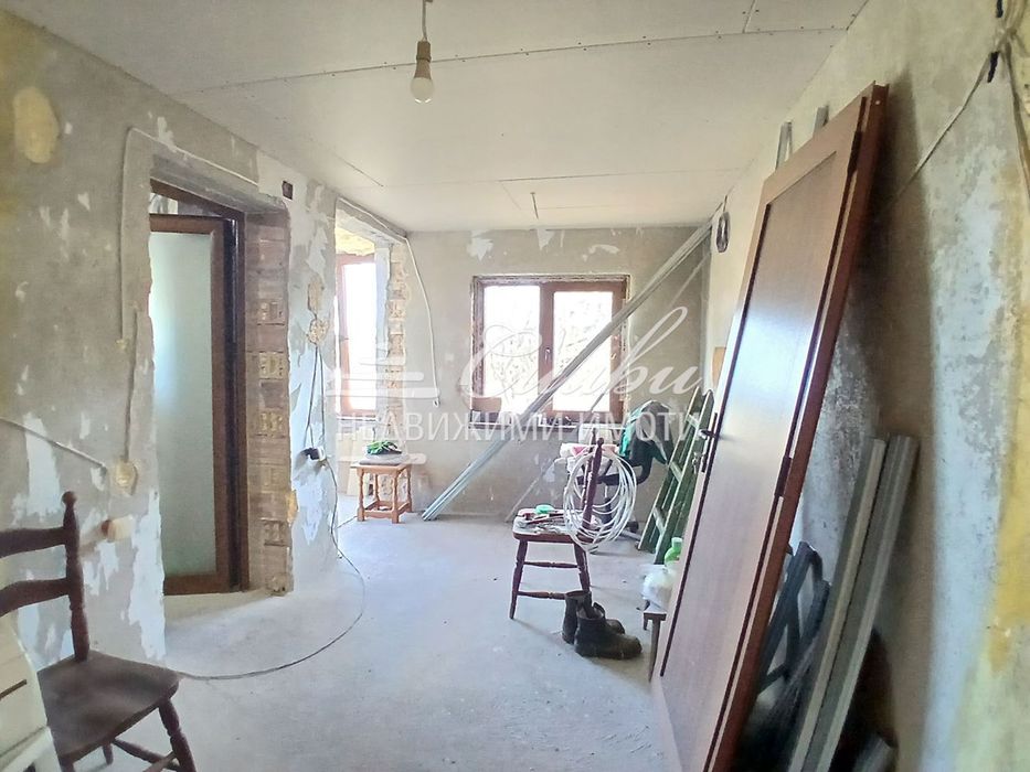 Двуетажна ТУХЛЕНА вила на плоча – местност Под Манастира.