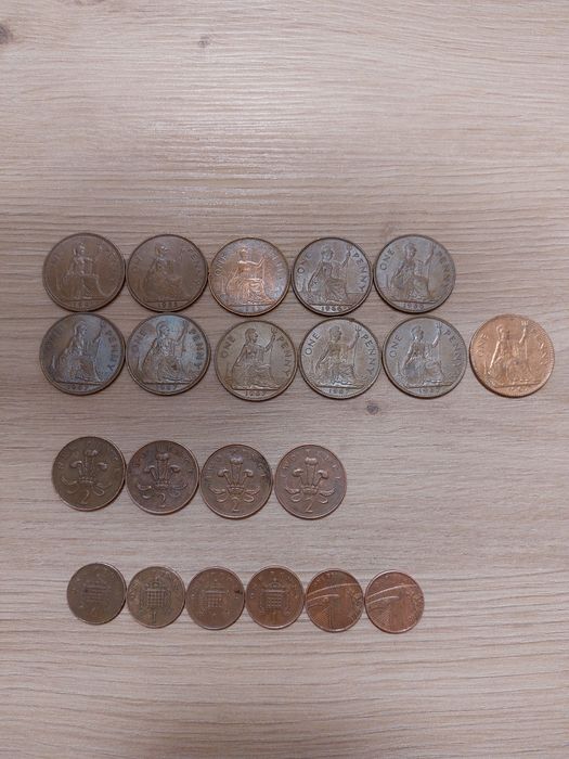 Монети One Penny; New Pence; Two Pence