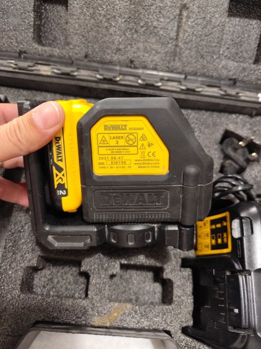 Лазерен нивелир Девалт DeWALT DCE088R 100% оригинал