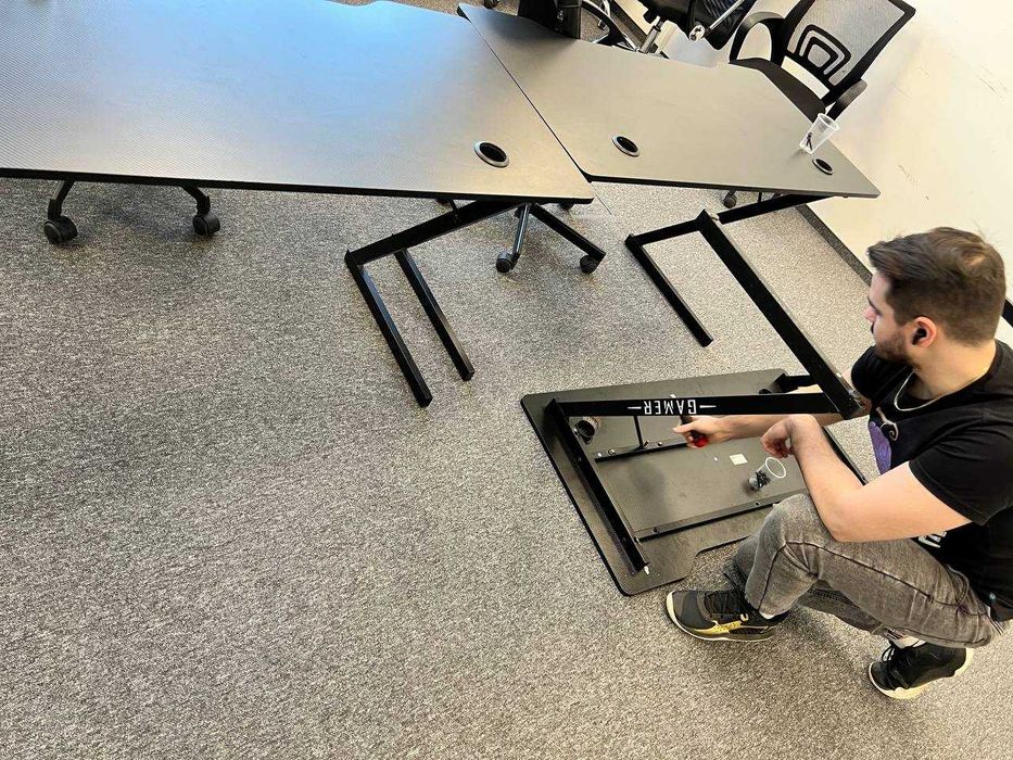 Гейминг бюро (Gaming desk]