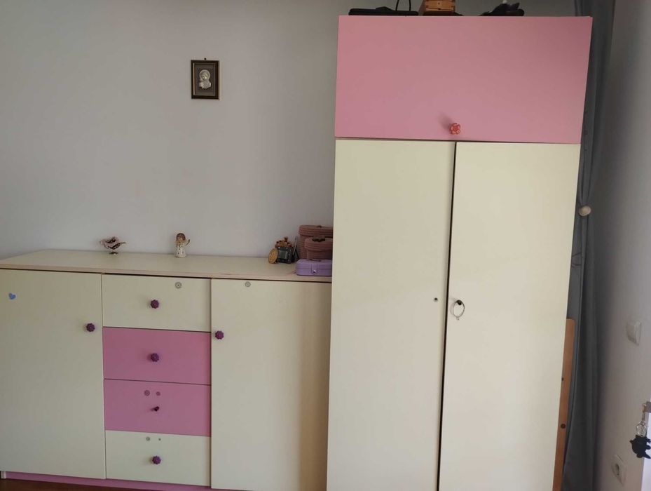 Mobila tineret cu pat inclus.