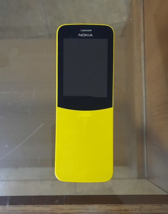 Nokia 8110 (banană) şi Samsung A 510F. 0740186992