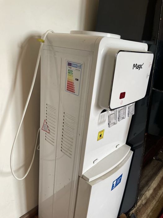 Кулер для воды с холодильником Magic