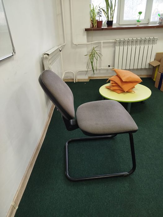 Стул офисный продам