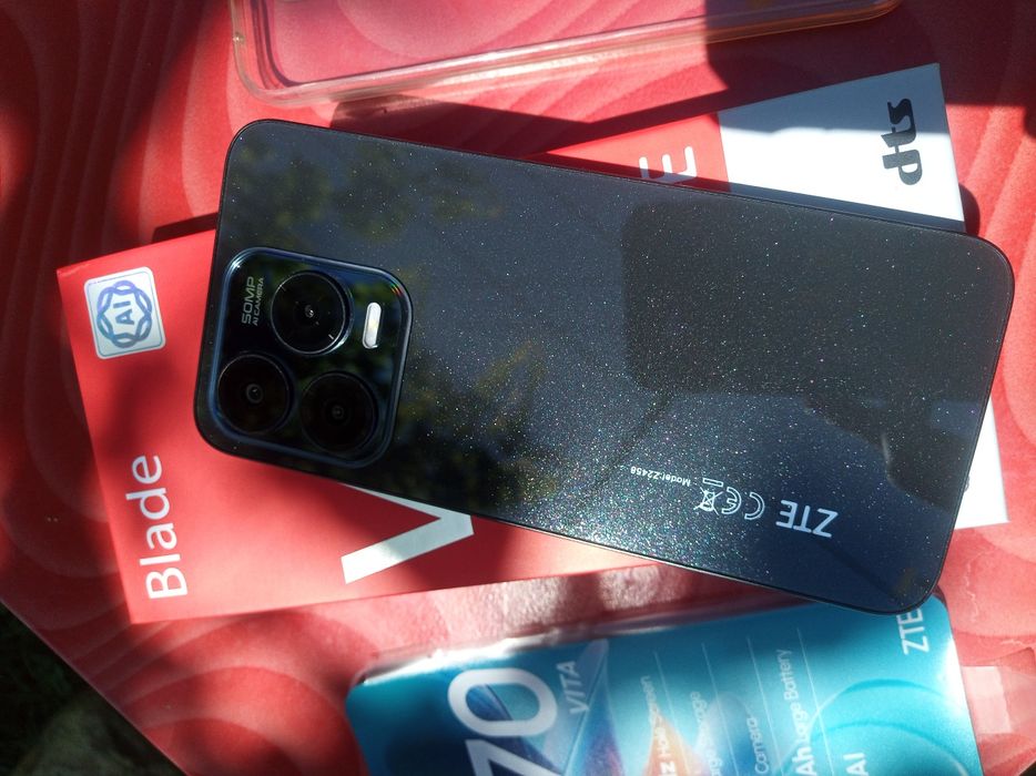Vând ZTE V70 blade