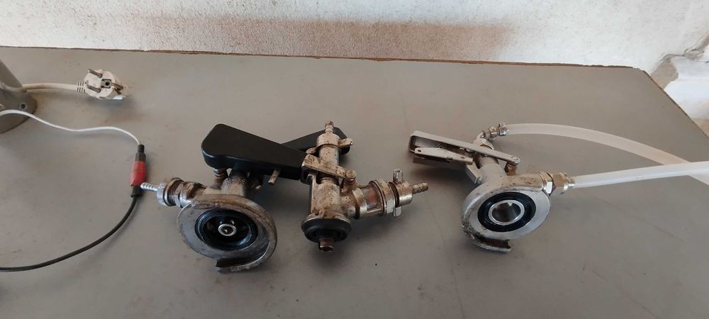 Dozator de bere cu trei cuple diferite