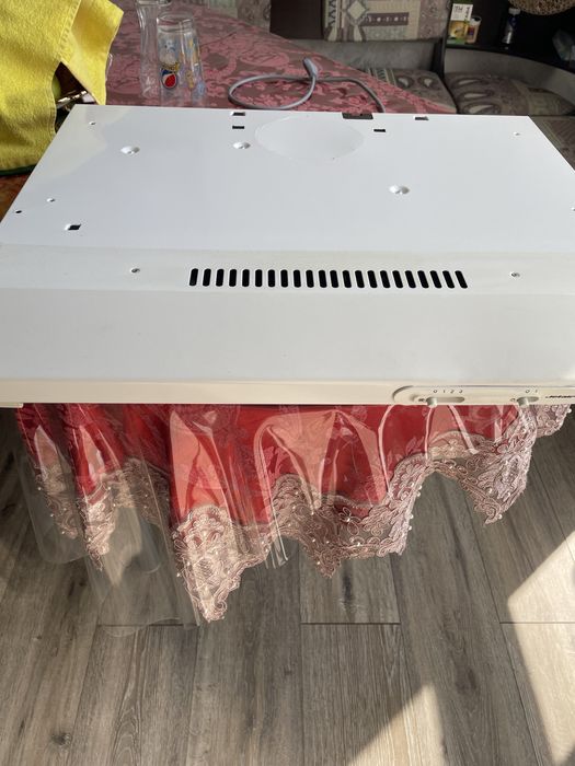 Продам вытяжка б/у 2 месяца