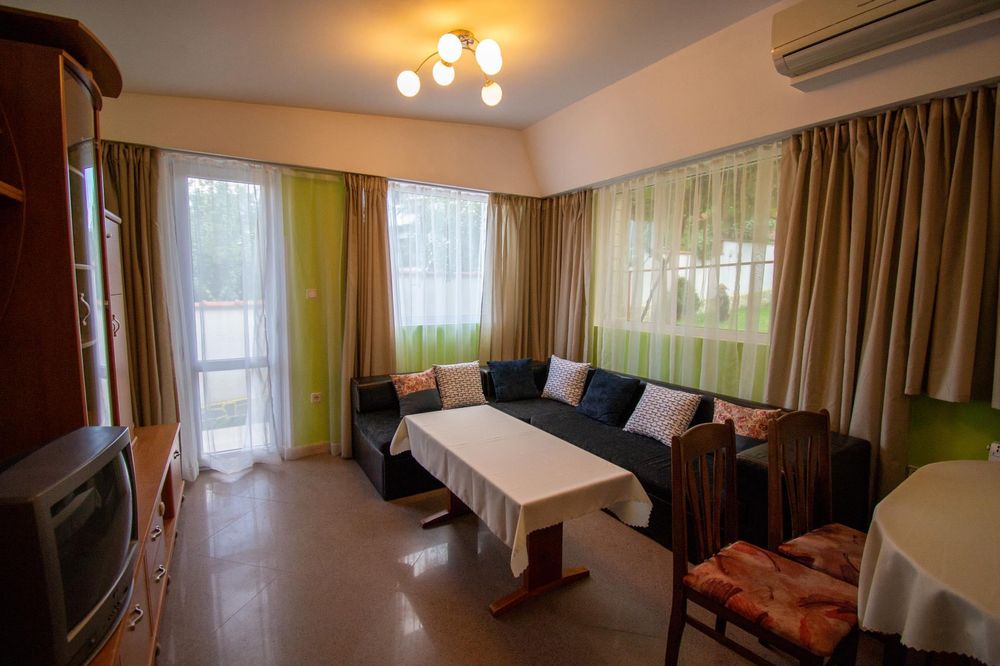 Дава се под наем Къща в София, Симеоново - 100 кв.м за 1200 € - Снимка #1