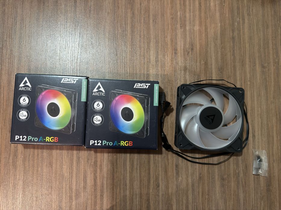Продам вентиляторы ARCTIC P12 Pro (3 шт.)