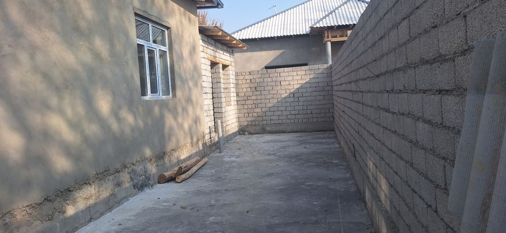 uy sotiladi iyik ota birlik maxalasi 3xona