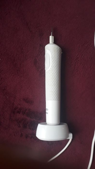 Електрическа четка за зъби oral B