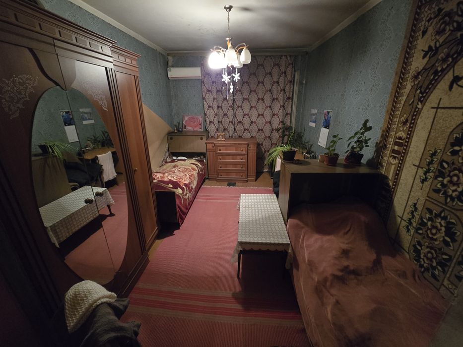 Чиланзар-20 2/4/4 балкон 1,5×6 комнаты Зеркальный 53м² 51у.е. Срочно