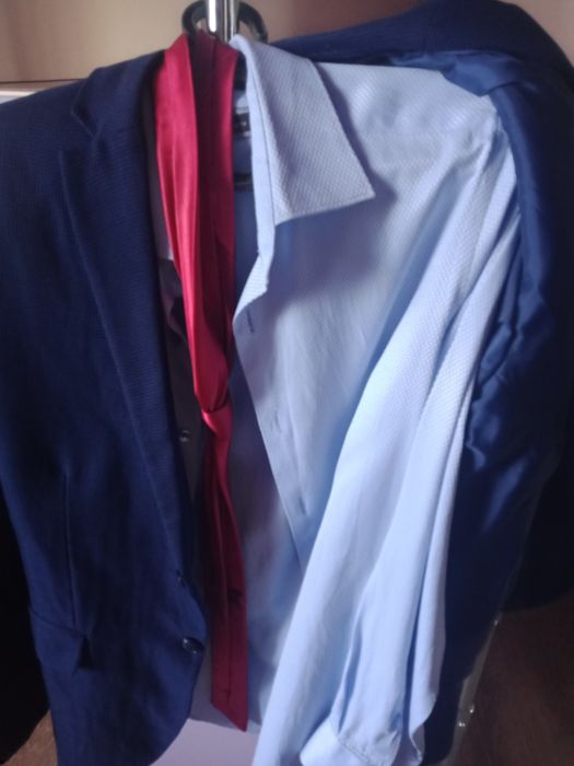 Пиджак 48р + рубашка+ галстук