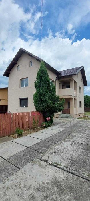 Ofer spre vânzare imobil 5 camere (locuință, anexe și teren) la doar 10 min. de centrul orașului Târgoviște, jud. Dâmbovița
