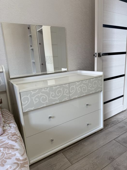 Спальный гарнитур продам