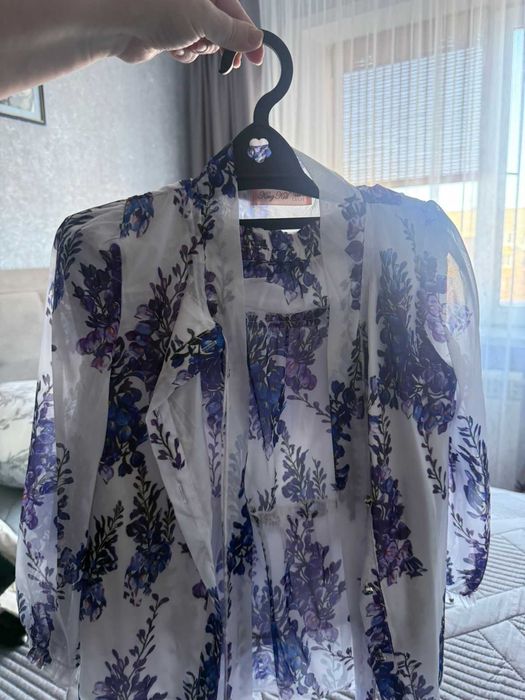 Продам юбочный костюм для девочки.